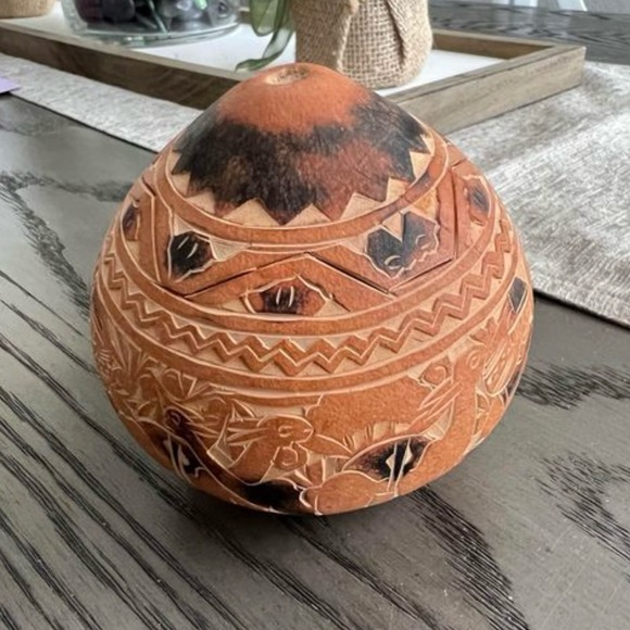 Vtg Peruvian Hand Carved Bowl Peru Folk Art Storytelling Calabash Gourd Small - Picture 1 of 8